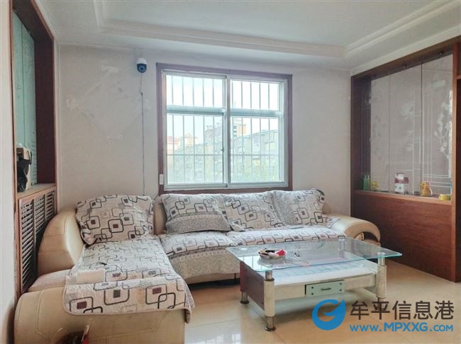 新建小學(xué)附近三樓75平三室出租