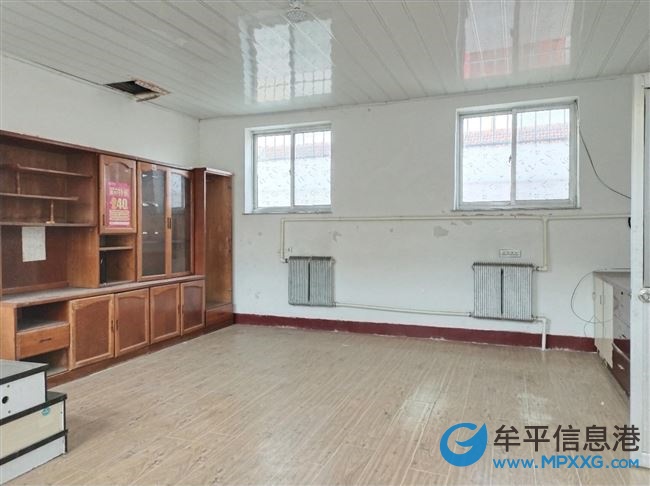興華街與沿河路附近三間平房出租